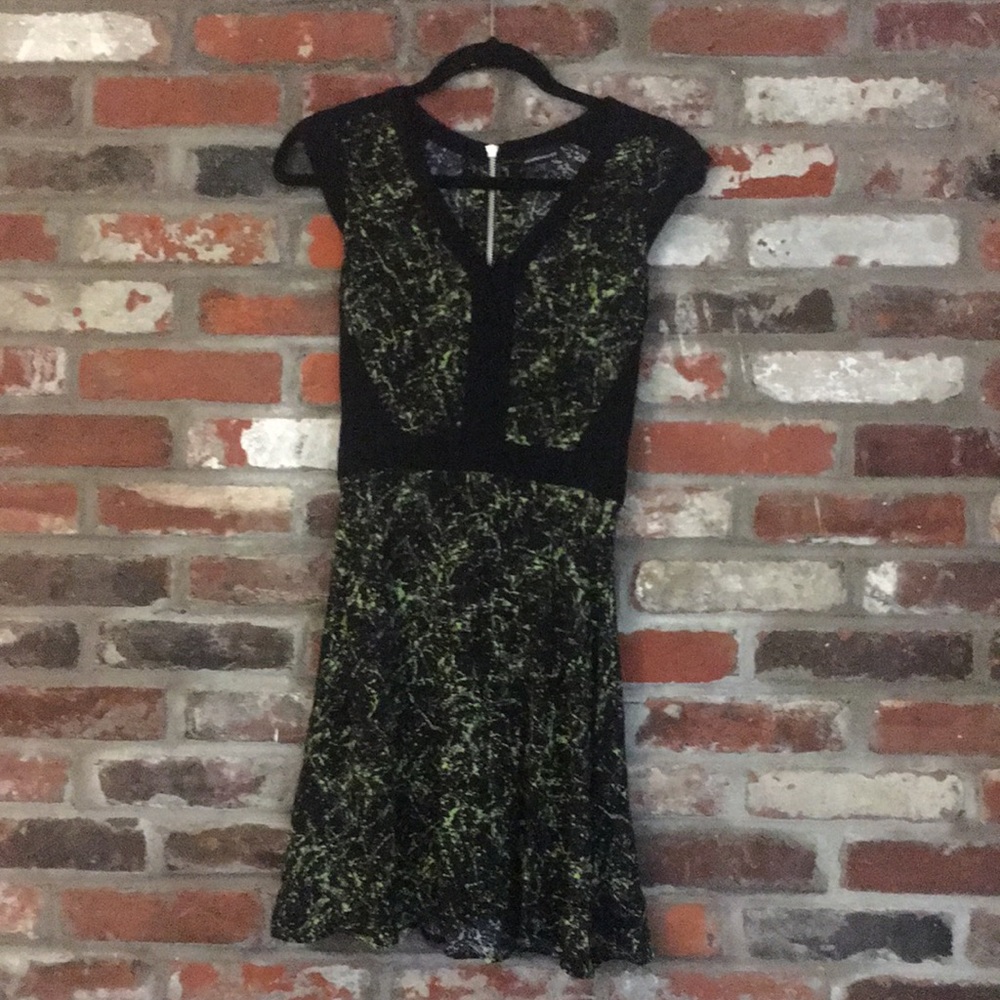 Warehouse dress — green print. Great work dress!